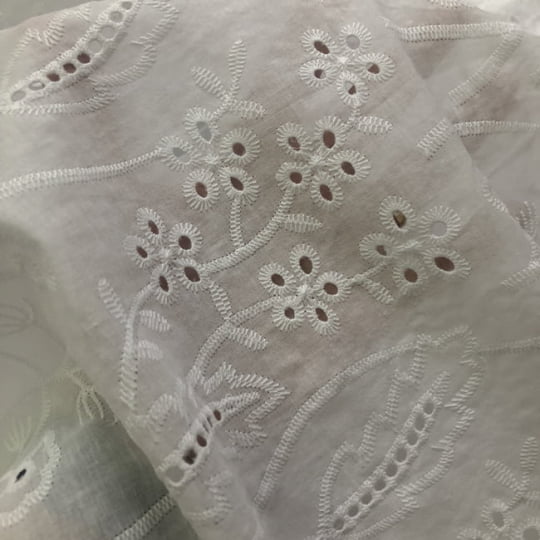 Tecido Laise Bordado 16 - Branco - 100% Algodão Tecido Laise Bordado 16 - Branco - 100% Algodão
