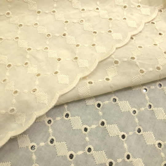 Tecido Laise Bordado 18 - Bege - 100% Algodão Tecido Laise Bordado 18 - Bege - 100% Algodão