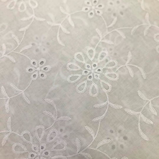 Tecido Laise Bordado 28 - Branco Off White - 100% Algodão Tecido Laise Bordado 28 - Branco Off White - 100% Algodão