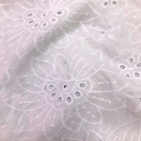 Tecido Laise Bordado 29 - Branco Off White - 100% Algodão Tecido Laise Bordado 29 - Branco Off White - 100% Algodão
